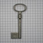 Sleutel gietijzer met gat 70 mm