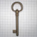 Sleutel ijzer geroest met pen 105 mm