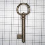 Sleutel ijzer geroest met pen 87 mm