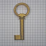 Sleutel messing met gat 70 mm