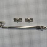 Raamuitzetter met krul, nikkel mat