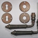 Set deurklinken ijzer geroest, getordeerd