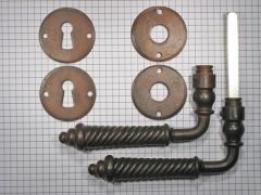 Set deurklinken ijzer geroest, getordeerd
