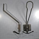 Hoedhaak enkel met dubbele jashaak, draadmodel ijzer geroest