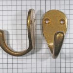 Kapstokhaak enkel, brons antiek