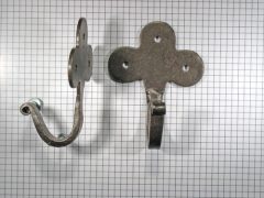 Kapstokhaak enkel, klaverblad, ijzer geroest