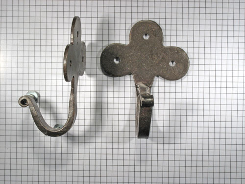 Kapstokhaak enkel, klaverblad, ijzer geroest