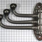 Kapstokhaak verstelbaar ijzer geroest