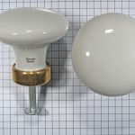 Porseleinen knop met messing voet 50 mm