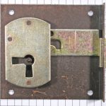 Halfopdekslot verbronsd penmaat 50 mm Links