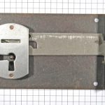 Halfopdekslot verbronsd penmaat 80 mm Links