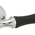 Deurklink Impresso Petworth op Rond Rozet chroom/zwart