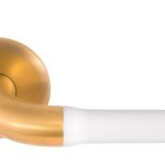 Deurklink NOUR EV100/64 op Rozet PVD mat Goud/Wit