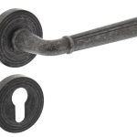 Intersteel deurklink Bellevue op rozet met PC-plaatjes oud grijs