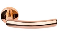 Deurklink BASICS LBXIV op ronde rozet PVD gepolijst Koper