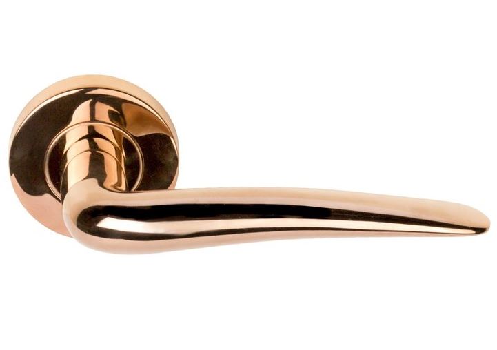 Deurklink BASICS LBXX op ronde rozet PVD gepolijst Koper