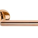 Enkele deurklink rechts BASICS LBII-19 op ronde rozet PVD gepolijst Koper