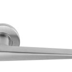 Deurklink BASICS LBXXI op ronde rozet mat rvs