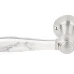 Enkele deurklink links BOSCO LZ100 op rozet mat rvs/marmer