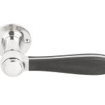 Enkele deurklink rechts BOSCO LZ100 op rozet gepolijst rvs/zwart