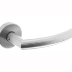 Intersteel deurklink Half rond/hoek 90° met geveerde rozet ATP rvs