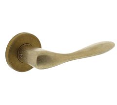 Intersteel deurklink Banaan met rozet ø49x7mm verdekt messing getrommeld