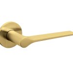 Olivari deurklink Lama L op rozet messing mat titaan PVD