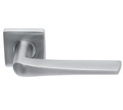 Deurklink Basis Wig op vierkant rozet massief rvs