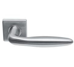 Deurklink Sigaar model op vierkant rozet massief rvs