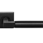 Deurklink Bauhaus op vierkant rozet rvs/zwart