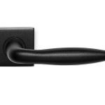 Deurklink Sigaar op vierkant rozet rvs/zwart