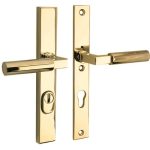 SKG3 PC55 kruk/kruk op smalschild Bauhaus Rechts + kerntrekbeveiliging messing ongelakt