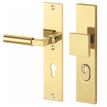 SKG3 PC92 knop/kruk op schild Bauhaus Links + kerntrekbeveiliging messing ongelakt