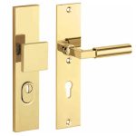 SKG3 PC55 knop/kruk op schild Bauhaus Rechts + kerntrekbeveiliging messing ongelakt
