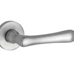 Deurklink op geveerd rozet Linea/Vivo mat chroom