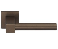 Deurklink BOBBY EK101G Massief geveerd op rozet brons