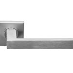 Deurklink BASIC BSQ2-G op vierkant rozet mat rvs
