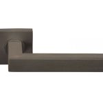 Deurklink BASIC BSQ1-G op vierkant rozet brons