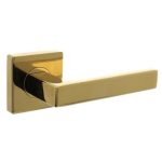 Intersteel deurklink Hera op vierkant rozet PVD messingkleur