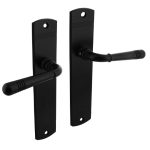 Intersteel deurklink Helena op schild 230x44mm blind zwart