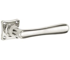 Deurklink op ongeveerd vierkant rozet Linea glans nikkel