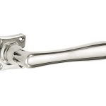 Deurklink op geveerd vierkant rozet Linea glans nikkel