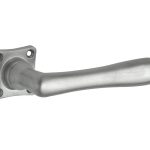 Deurklink op ongeveerd vierkant rozet Linea mat nikkel ongelakt