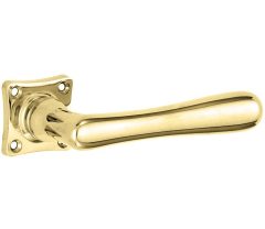 Deurklink op ongeveerd vierkant rozet Linea messing gelakt