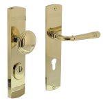 Intersteel voordeurbeslag Helena knop/kruk PC72 met kerntrek beveiliging messing PVD