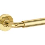 Deurklink op geveerd rozet Frankfurt/Vivo messing ongelakt