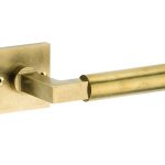 Deurklink op ongeveerd rozet Bauhaus messing antiek