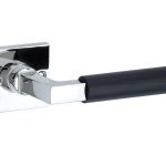 Deurklink op ongeveerd rozet Bauhaus ebben glans chroom