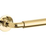 Deurklink op ongeveerd rozet Frankfurt/Chemin de Fer messing ongelakt