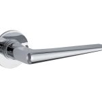 Deurklink op ongeveerd rozet Wig/Chemin de Fer glans chroom